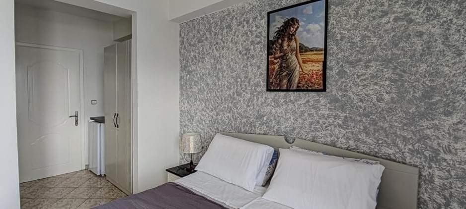 Hotel Klironomi Sarandë Rum bild